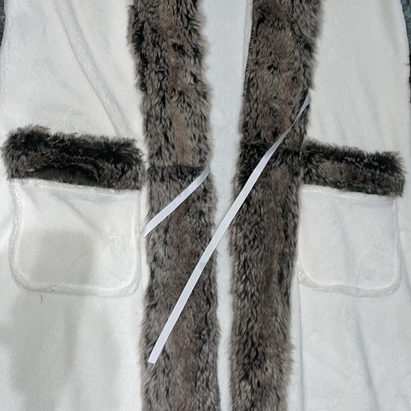 Pottery Barn Faux Fur Robe - Picture 6 of 8